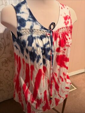 World unity, Tie-Dye Lace-Trim Sleeveless Tank Top in Red & Blue